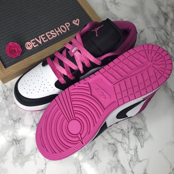 Jordan Retro 1 low 💗 - Picture 3 of 4